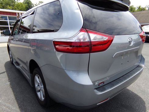 Used 2017 Toyota Sienna LE FWD image 9
