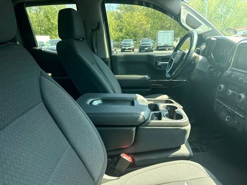 Used 2022 Chevrolet Silverado 1500 LT AWD/4WD image 9