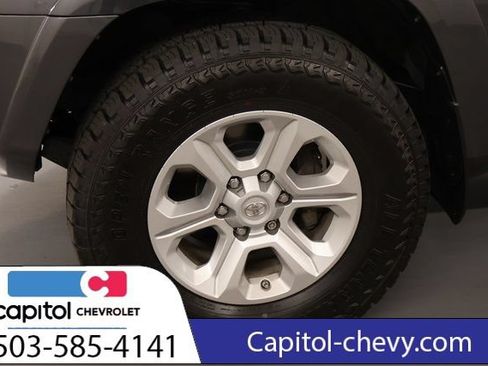 Used 2021 Toyota 4Runner SR5 Premium w/ Moonroof Package AWD/4WD image 9