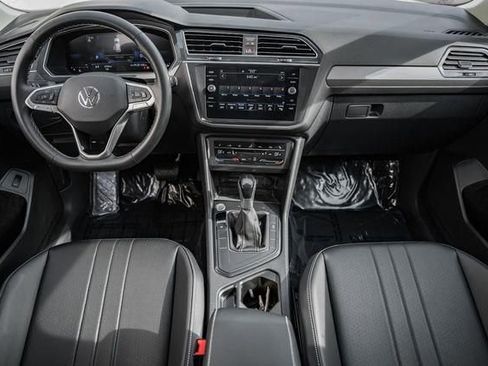 Used 2024 Volkswagen Tiguan SE image 19