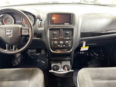 Used 2017 Dodge Grand Caravan SE FWD image 25