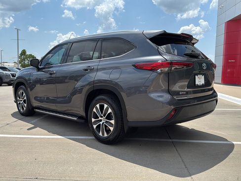 Used 2022 Toyota Highlander XLE image 8