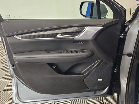 Used 2024 Cadillac XT6 Sport w/ Technology Package AWD/4WD image 2