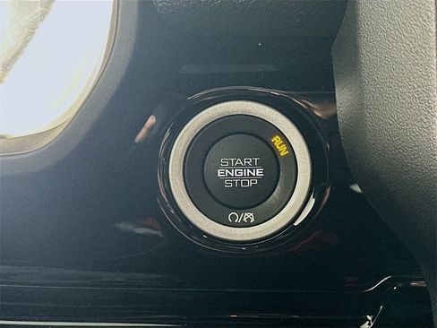 Used 2025 RAM 1500 Laramie w/ Night Edition image 28