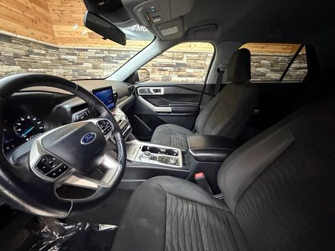 Used 2021 Ford Explorer XLT AWD/4WD image 12