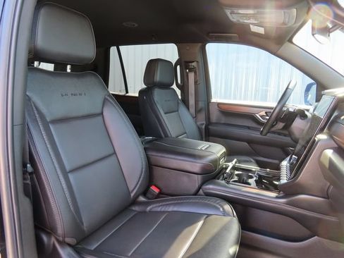 Used 2025 GMC Yukon Denali AWD/4WD image 25