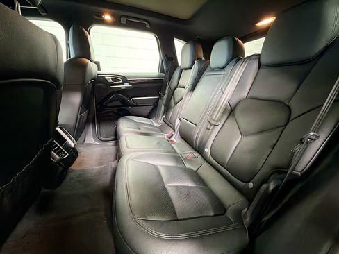 Used 2018 Porsche Cayenne image 22