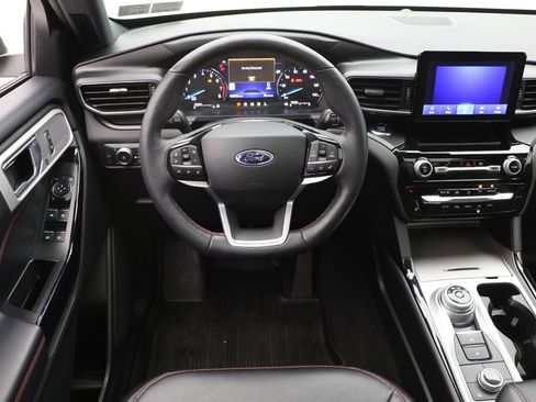 Used 2022 Ford Explorer ST-Line w/ Class IV Trailer Tow Package image 12