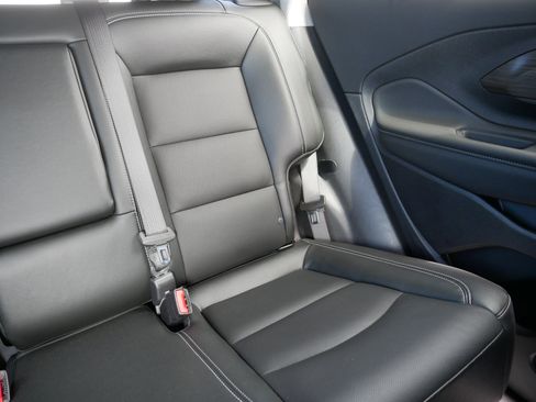 Used 2024 GMC Terrain SLT w/ Infotainment Package II image 14