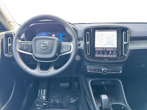 Used 2025 Volvo XC40 B5 Core AWD/4WD image 25