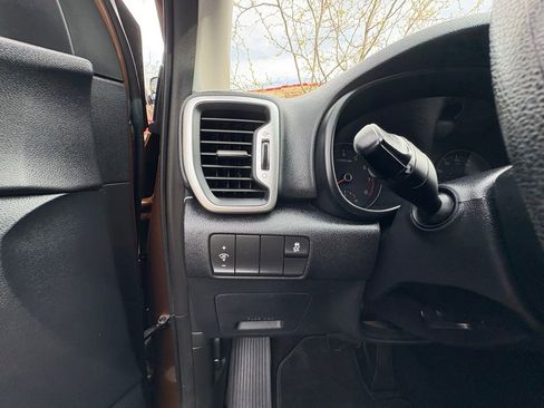 Used 2018 Kia Sportage LX image 16