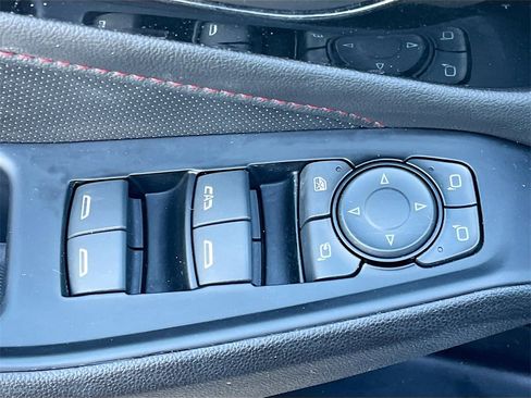 Used 2023 Chevrolet Traverse RS image 17