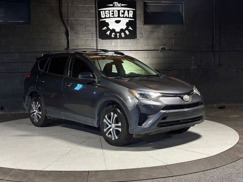 Used 2017 Toyota RAV4 LE AWD/4WD image 9