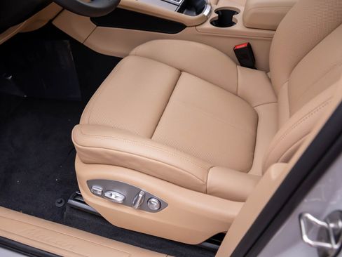 New 2026 Porsche Macan image 15