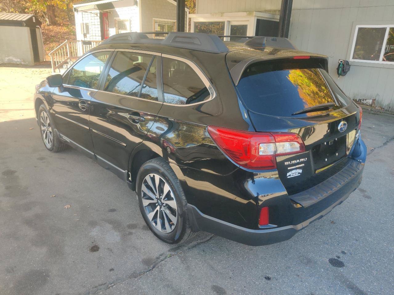 Used 2016 Subaru Outback 3.6R Limited AWD/4WD image 4