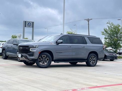 Used 2022 Chevrolet Suburban Z71 AWD/4WD image 1