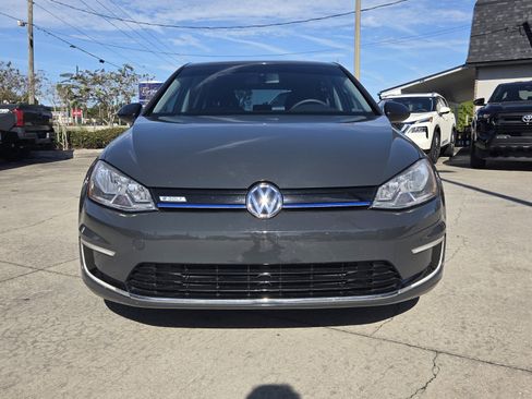 Used 2016 Volkswagen e-Golf SE w/ DC Fast Charging Package image 2