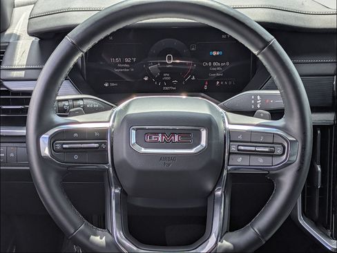 Used 2026 GMC Acadia Elevation w/ Elevation Premium Package FWD image 22
