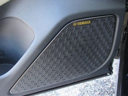 New 2025 Mitsubishi Outlander SE image 13