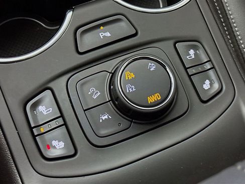 Certified 2024 GMC Terrain SLT w/ Infotainment Package II image 39