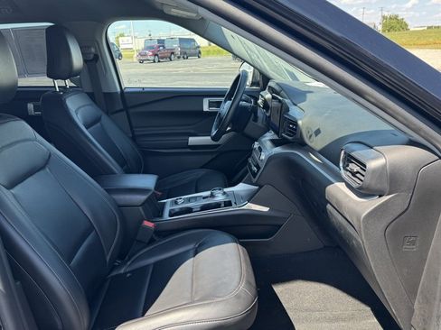 Used 2023 Ford Explorer XLT w/ Equipment Group 202A image 19