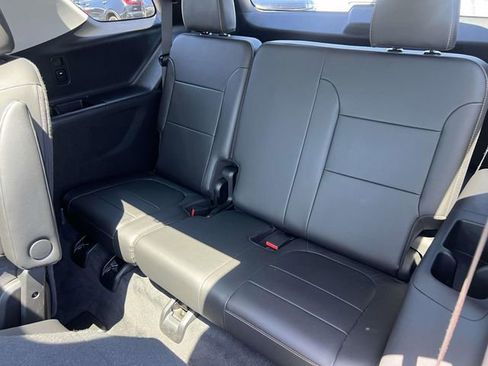 Used 2020 Chevrolet Traverse LT w/ LT Premium Package AWD/4WD image 12