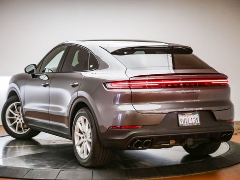 Certified 2025 Porsche Cayenne Coupe AWD/4WD image 3