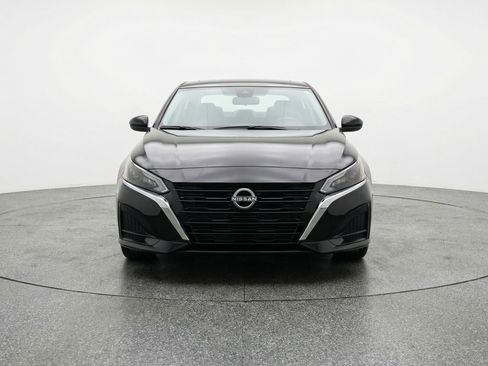 Used 2025 Nissan Altima 2.5 SV image 2