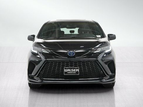 Used 2025 Toyota Sienna XSE AWD/4WD image 8