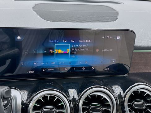 Used 2023 Mercedes-Benz GLB 250 image 11