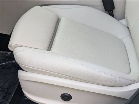 Used 2025 Mercedes-Benz GLB 250 image 4