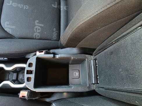Used 2015 Jeep Renegade Latitude w/ Cold Weather Group AWD/4WD image 26