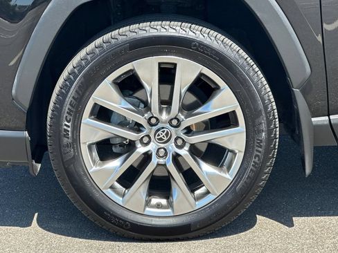 Used 2021 Toyota RAV4 XLE Premium FWD image 25