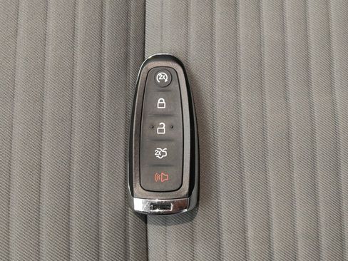 Used 2017 Ford Escape Titanium image 32