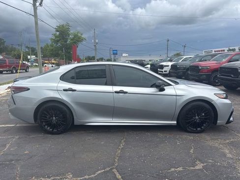 Used 2021 Toyota Camry SE FWD image 2