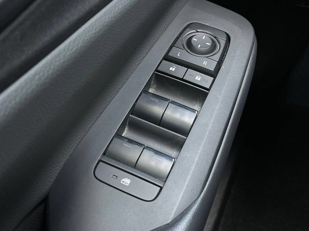 Used 2025 Toyota Prius LE FWD image 11