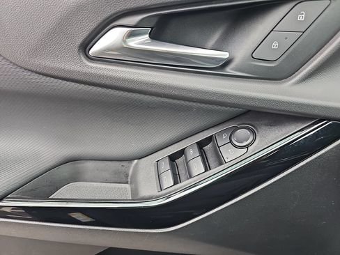 Used 2025 Chevrolet Equinox LT FWD image 27