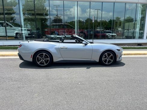 Used 2025 Ford Mustang Premium RWD image 9