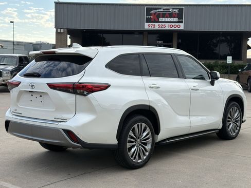 Used 2020 Toyota Highlander Platinum FWD image 7
