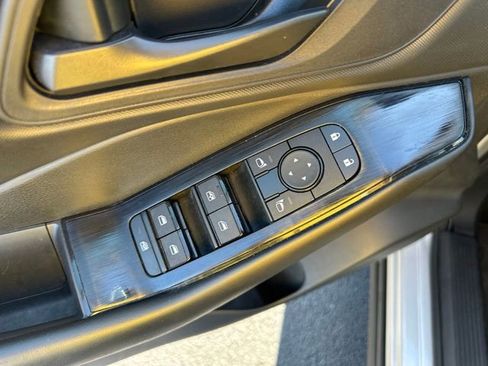Used 2024 Nissan Rogue S AWD/4WD image 9