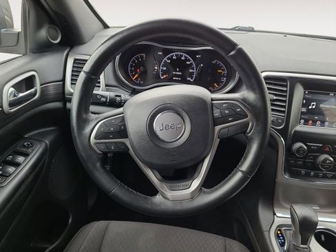 Used 2019 Jeep Grand Cherokee Laredo image 12