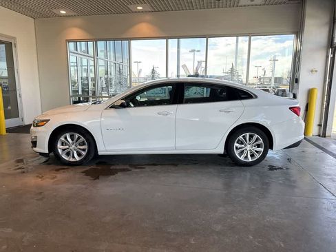 Used 2025 Chevrolet Malibu LT image 3