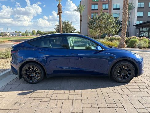 Used 2021 Tesla Model Y Long Range AWD/4WD image 5