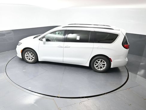 Used 2022 Chrysler Pacifica Touring-L FWD image 42