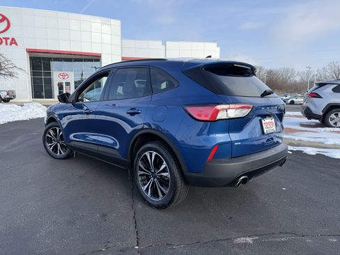 Used 2022 Ford Escape SE w/ SE Sport Appearance Package image 6