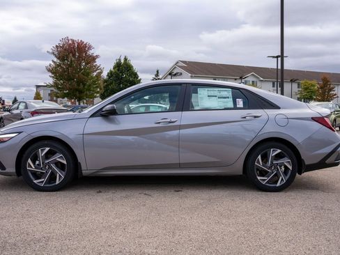 New 2025 Hyundai Elantra SEL image 4