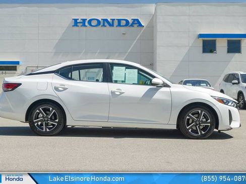 Used 2024 Nissan Sentra SV FWD image 6