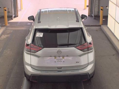 Used 2024 Nissan Rogue SV FWD image 4