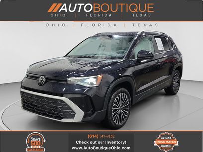 Used 2025 Volkswagen Taos SE w/ Panoramic Sunroof Package