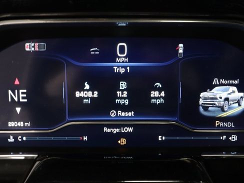 Used 2024 Chevrolet Silverado 2500 ZR2 w/ Technology Package image 28